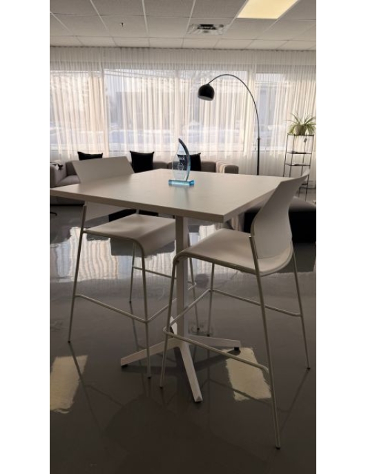 Knoll - Dividends Skyline 42"H Table